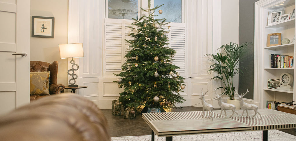 xmas tree in living room with neutral decor