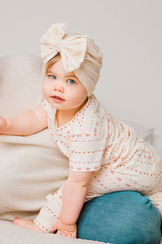 La tendance turban bonnet naissance pour bébé fille