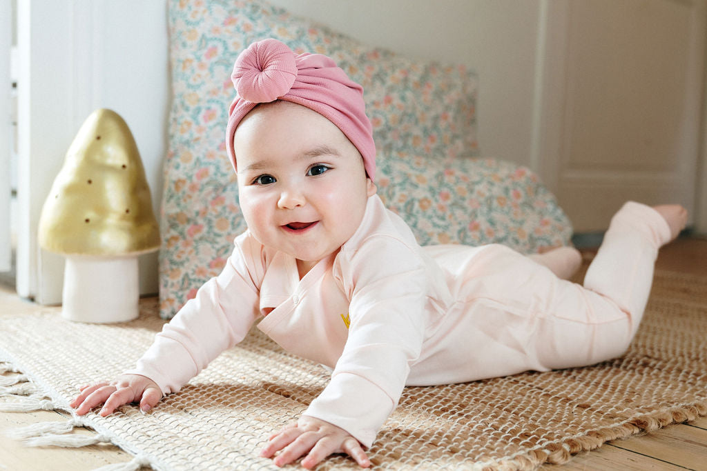 La tendance turban bonnet naissance pour bébé fille