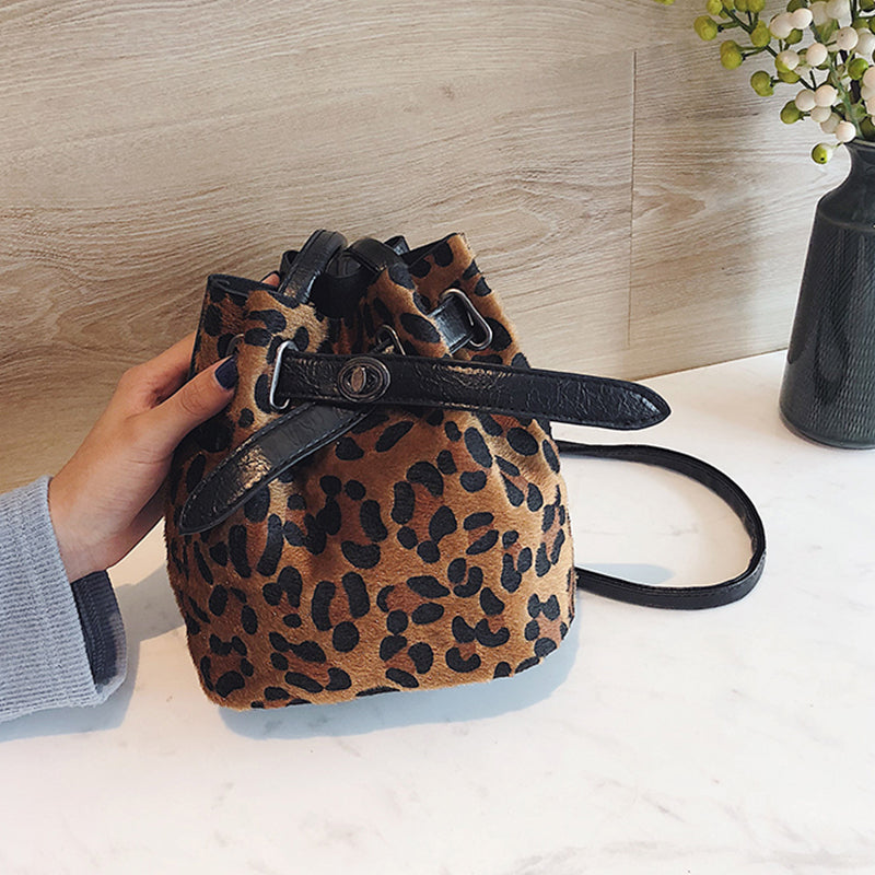 New Leopard Fashion Personality Bucket Bucket Shoulder Diagonal Multi-Purpose Bag Female