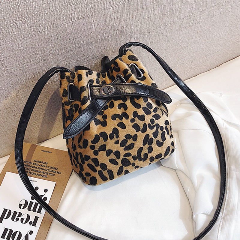 New Leopard Fashion Personality Bucket Bucket Shoulder Diagonal Multi-Purpose Bag Female