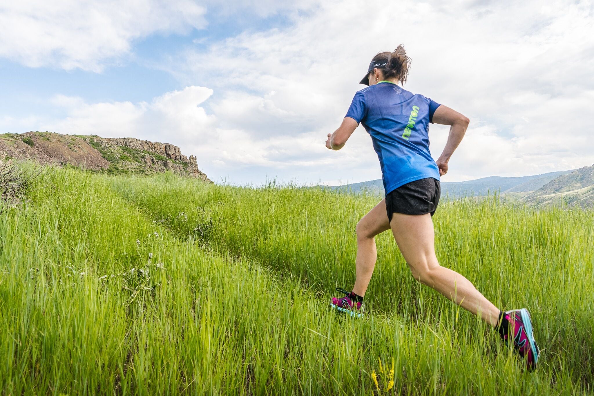 Woman running in the Newton BOCO 4