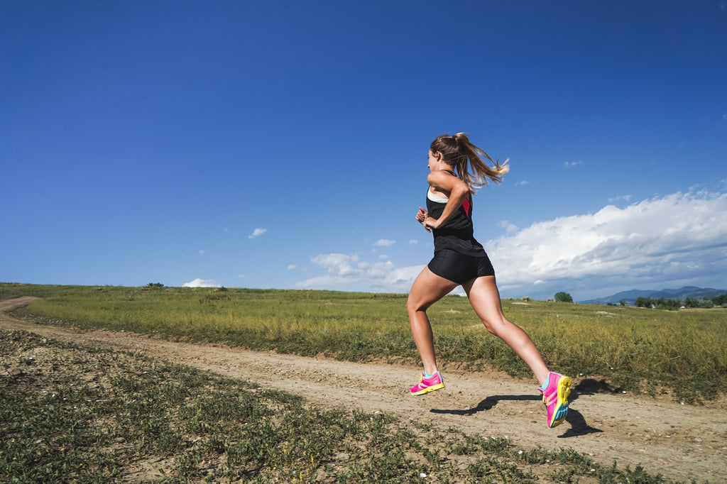 Woman running in the Distance Elite