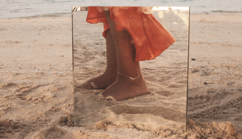 woman-anklet-reflection-jewelry