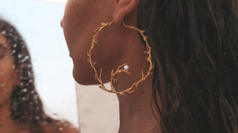 earring-jewelry-woman-reflection