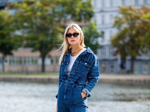 Tendance en combinaison en jean femme