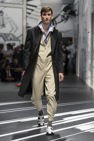 Look combinaison homme - Prada met le feu