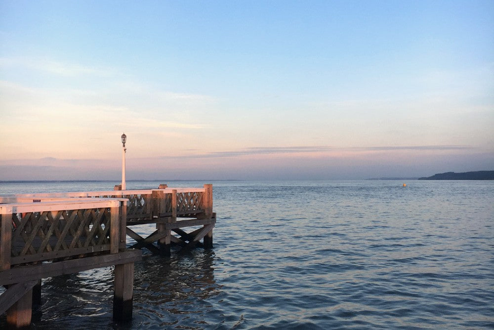 Isle of Wight Pier by Becca Lin on Unsplash