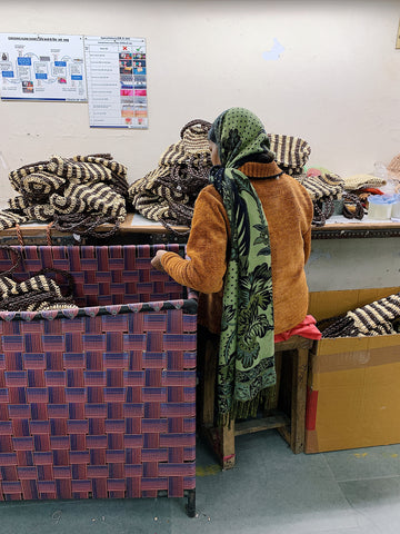 a female factory worker in delhi india