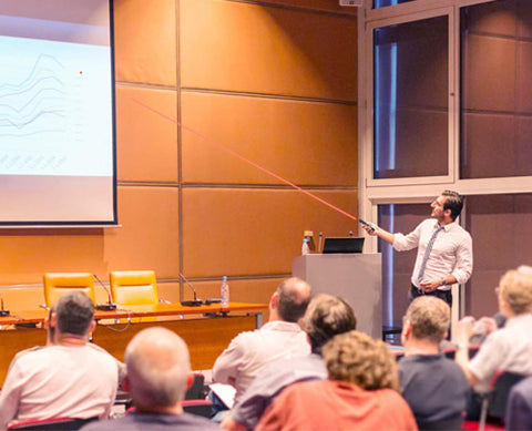 Man using the laser light of a 2.4 GHz Wireless Presenter in a Presentation