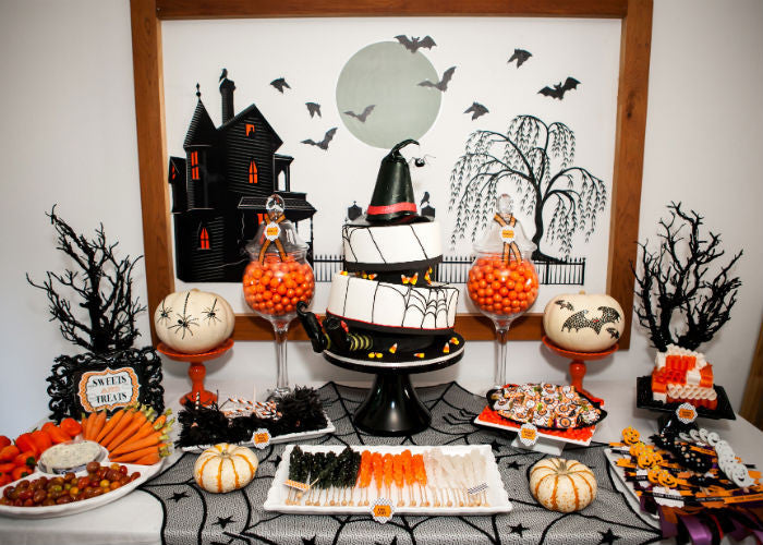 Halloween Cake Display With A 14 Inch Black Cake Stand Sarah S Stands