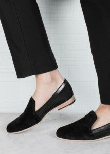 The keyword for adult flat shoes is “moderately tight”!