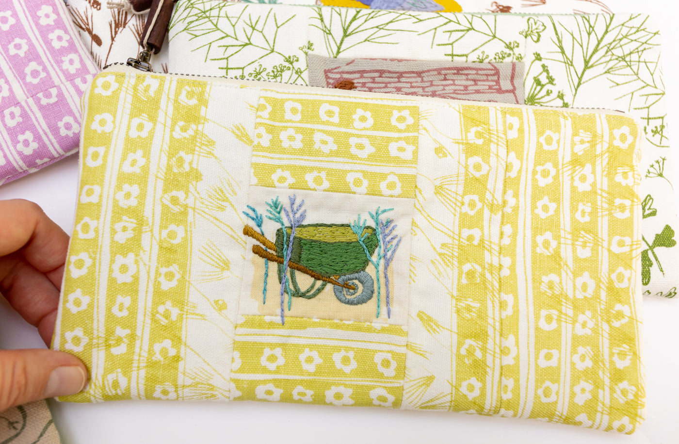 Picture Pouch with wheelbarrow by Maisilene