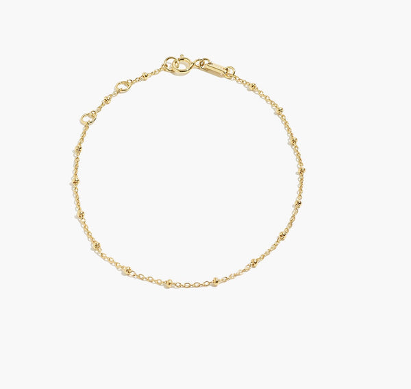 Delicate gold chain bracelet, a perfect gift idea that's simple and elegant