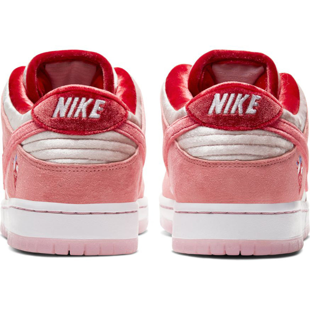 Nike SB x StrangeLove Dunk Low Pro QS bright melon/gym red-medium soft ...