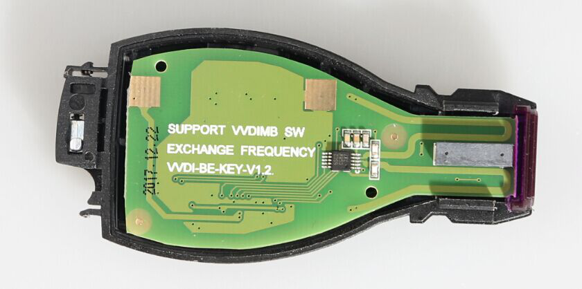 1. Put the VVDI BE key Pro improved version PCB into the case.