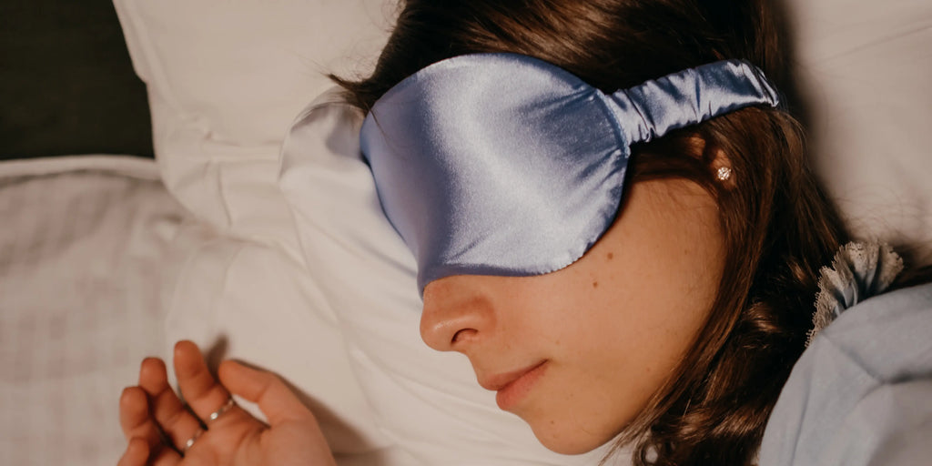 Christmas Gift Ideas: silk eye mask I Prolong Lash