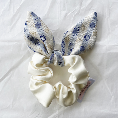 Feature Bow Scrunchie - Ivory with Golden Blue Bow