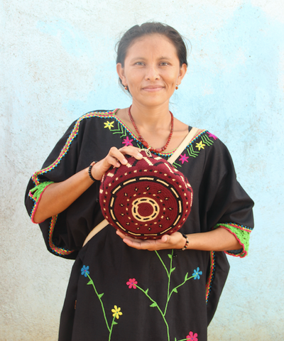 Bolso colombiano Mazonia y una mujer wayuu