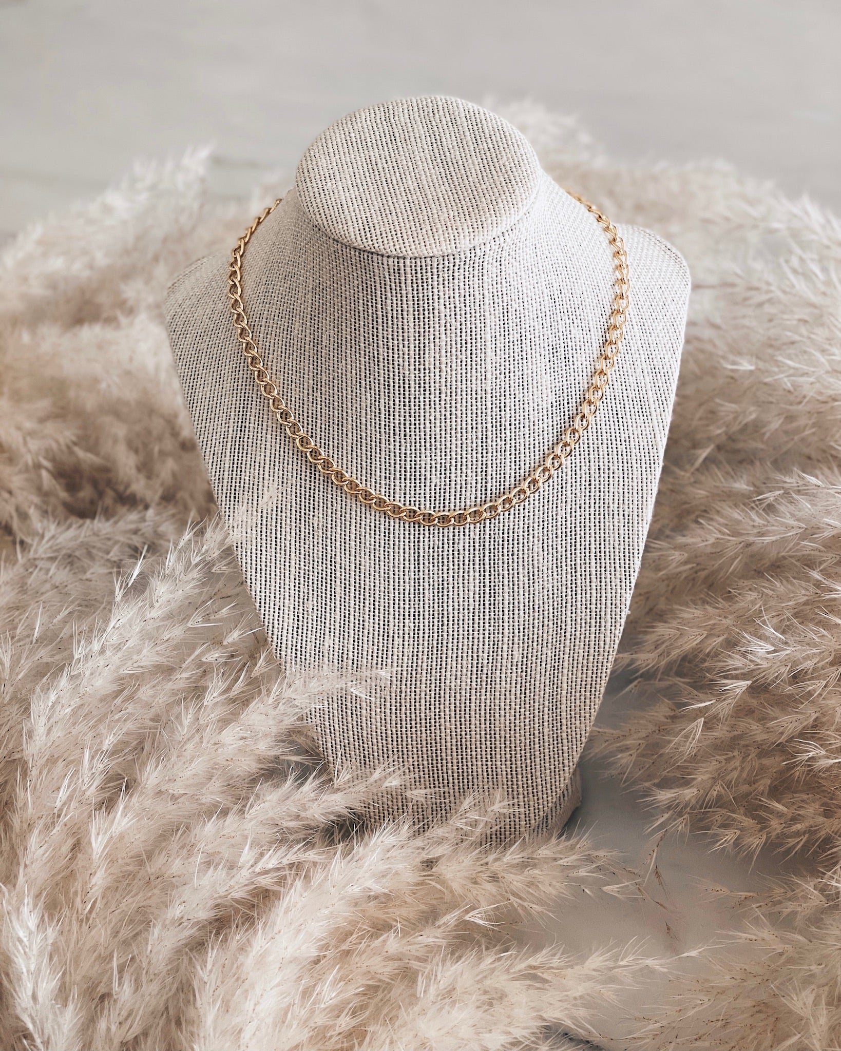 Image of CURBED CHAIN NECKLACE