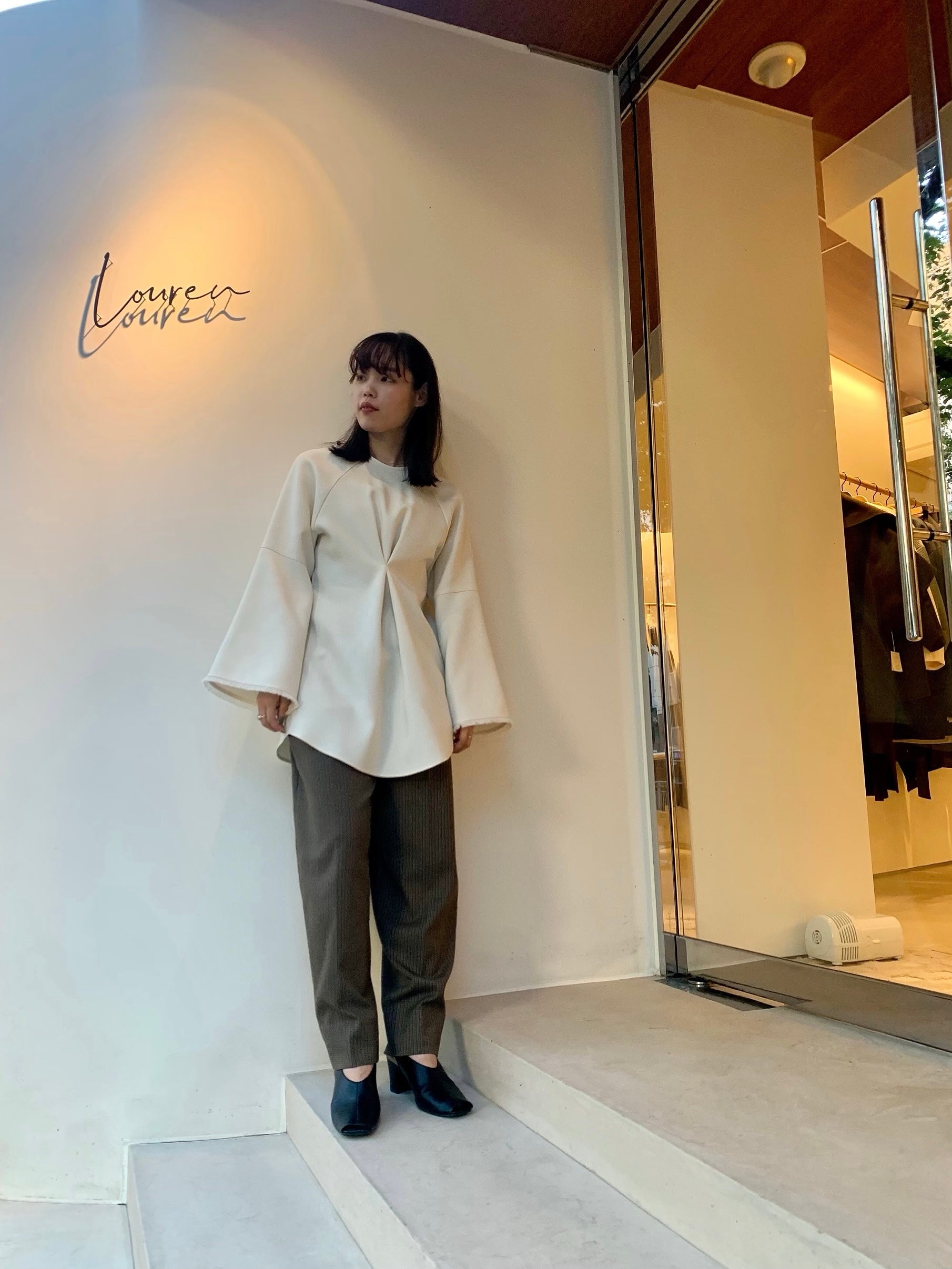 louren 店舗限定　flare sleeve fringe blouse