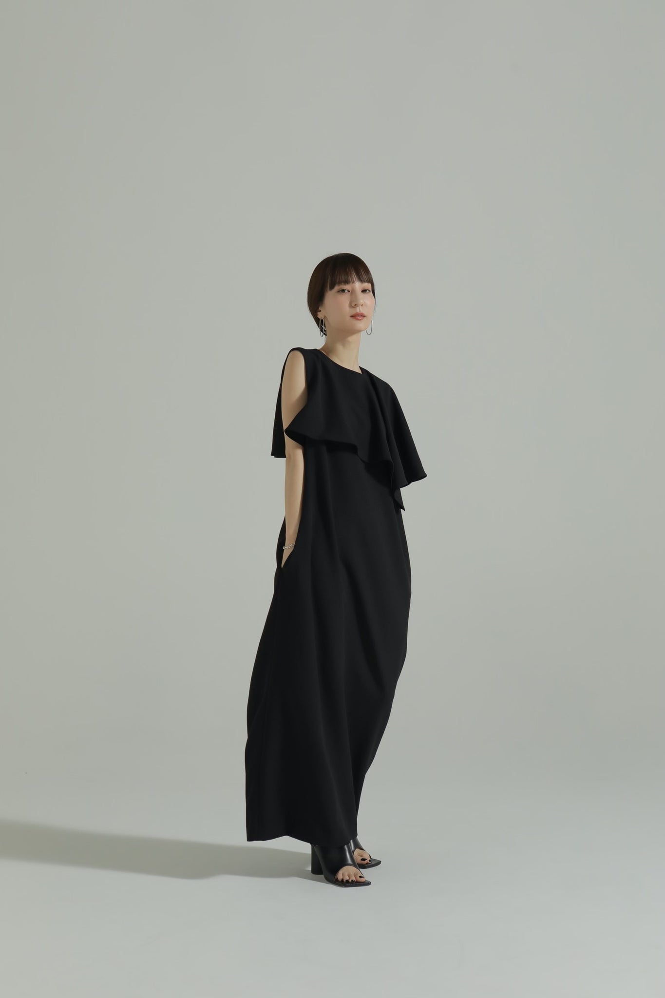 【Louren】asymmetry cape pencil dressカラーブラック