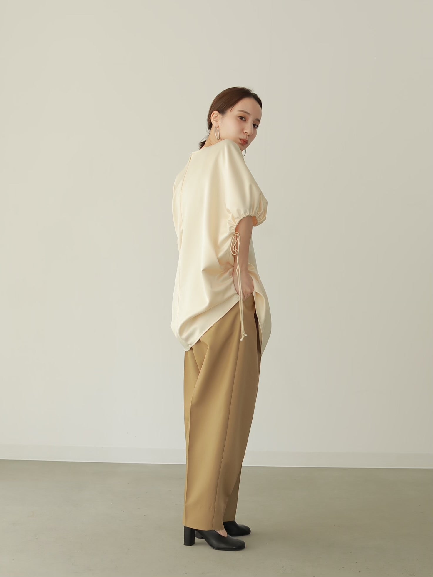 2021 SUMMER COLLECTION vol.1】SATIN GATHER SLEEVE BLOUSE / PEACHSKIN S –  louren store