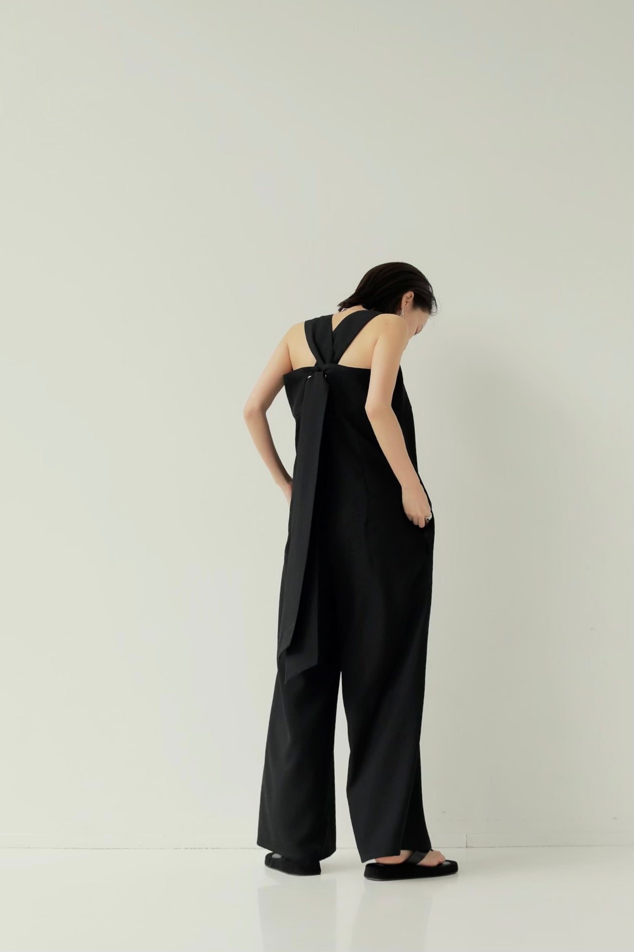 特価商品 louren back cross design jumpsuit ベージュ - パンツ