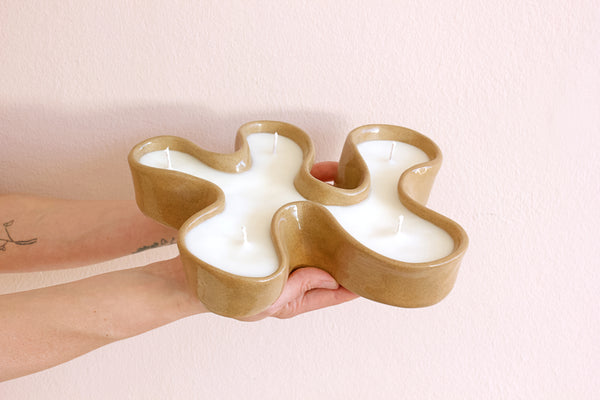 Light terra-cotta meander candle