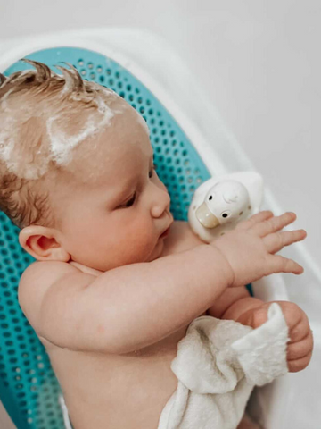 How often do I need to wash my baby's hair?_Cuddledry.com