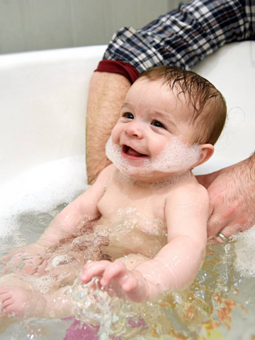 Tips to Make Bathtime Fun for Babies & Children_cuddledry.com