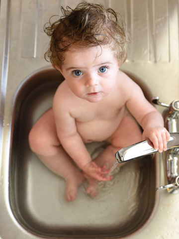 Can I Bath my Baby in the Sink?_Cuddledry.com