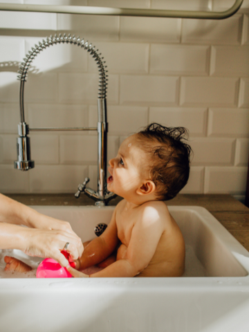 Can I Bath my Baby in the Sink?_Cuddledry.com