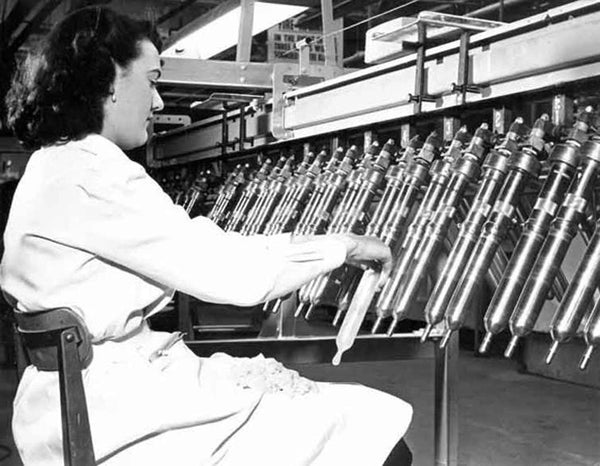 Testy elektroniczne w latach 50-tych XX wieku. © Vestry House Museum and the London Borough of Waltham Forest