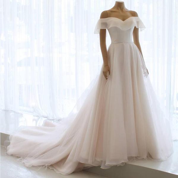 elegant off the shoulder wedding dress