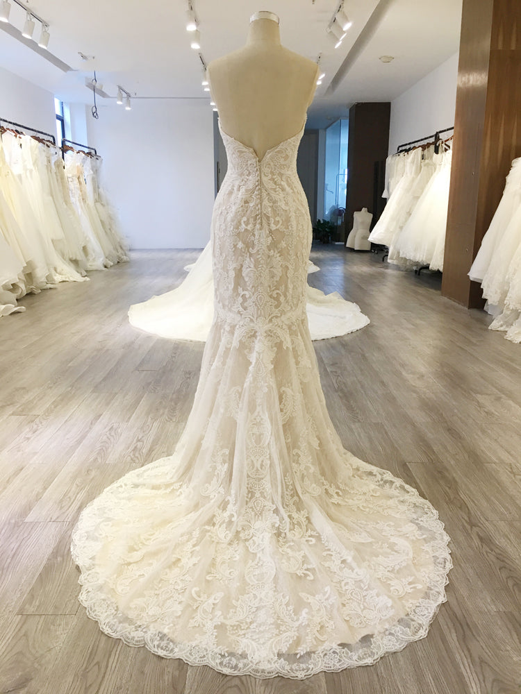 wedding dresses with removable tail