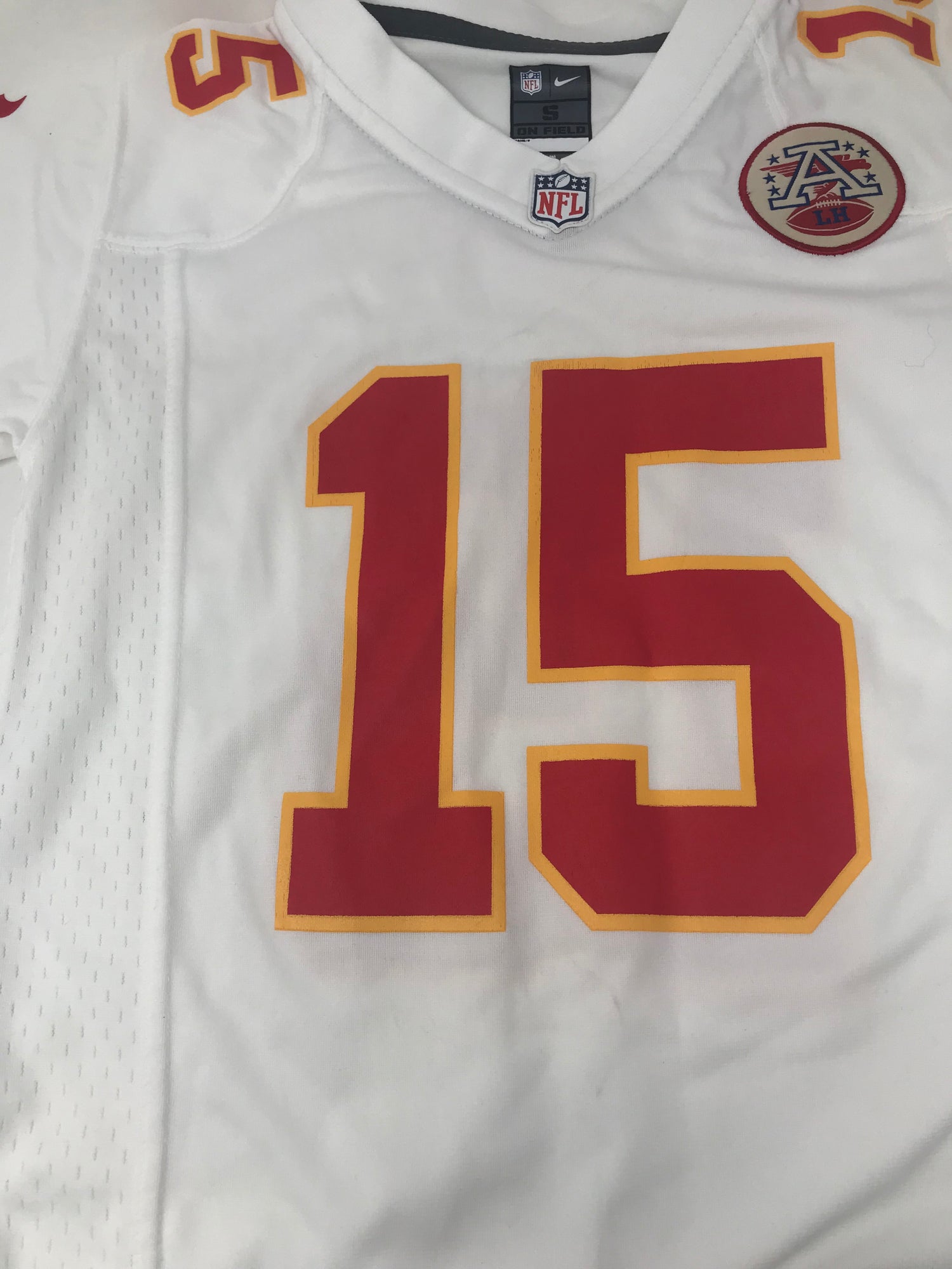 youth medium mahomes jersey