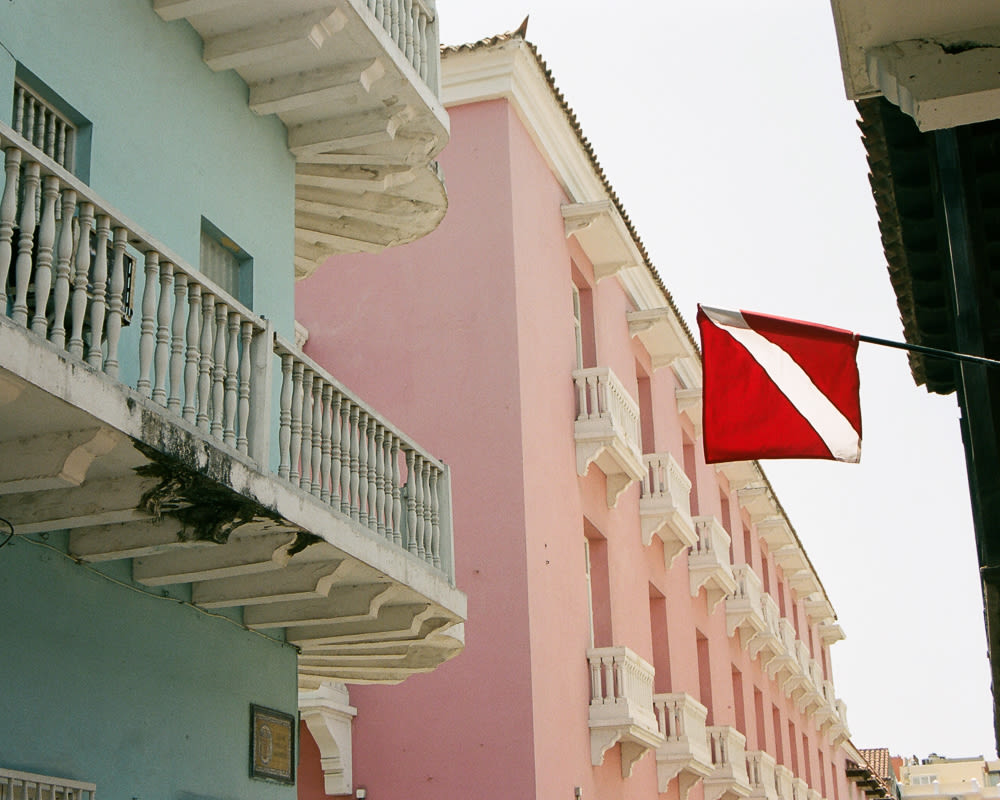 Into The Gloss - Virtual Vacation: Cartagena