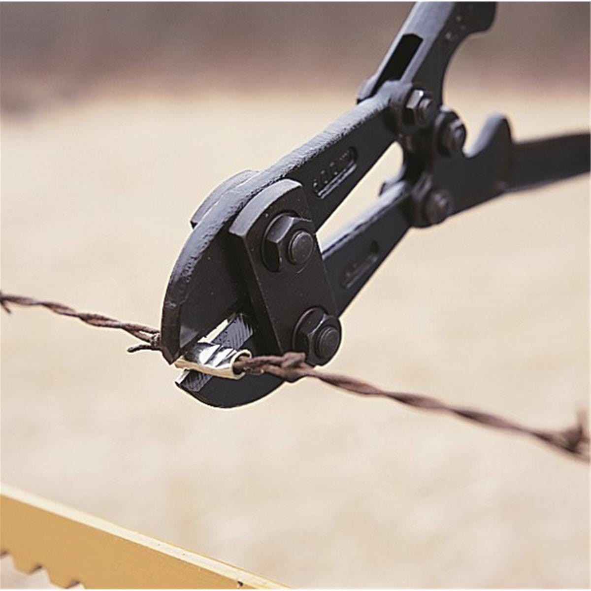 barbed wire fence repair