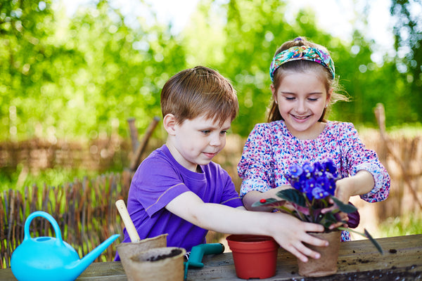 children gardening