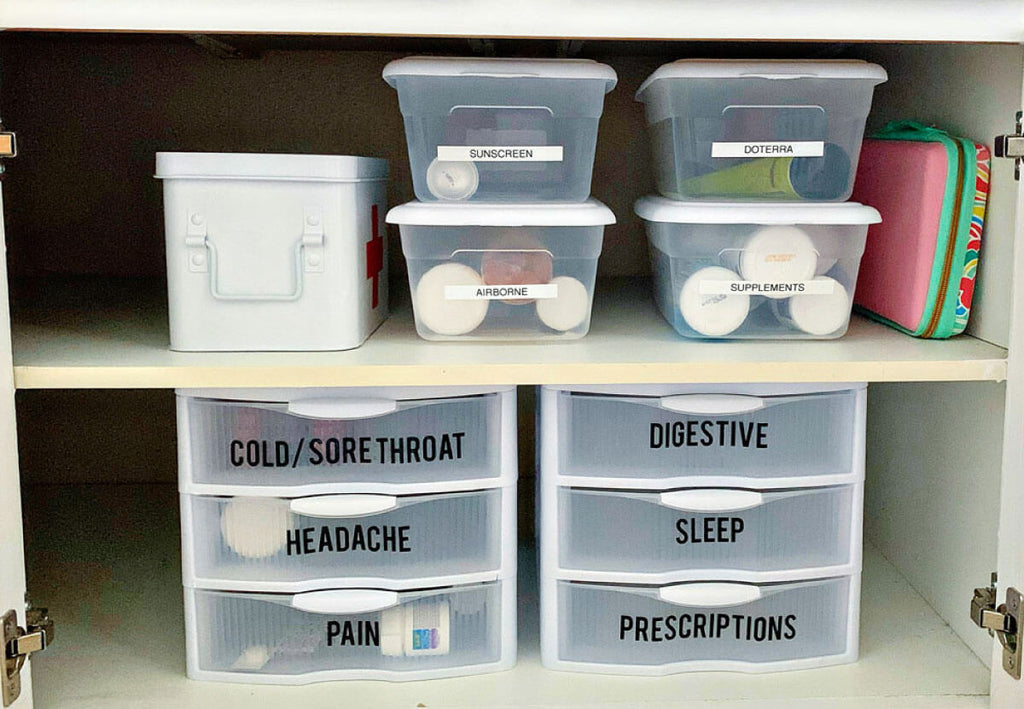 use small organizers and labels to keep medicine in order
