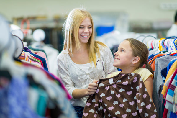 mother daughter thrift shopping