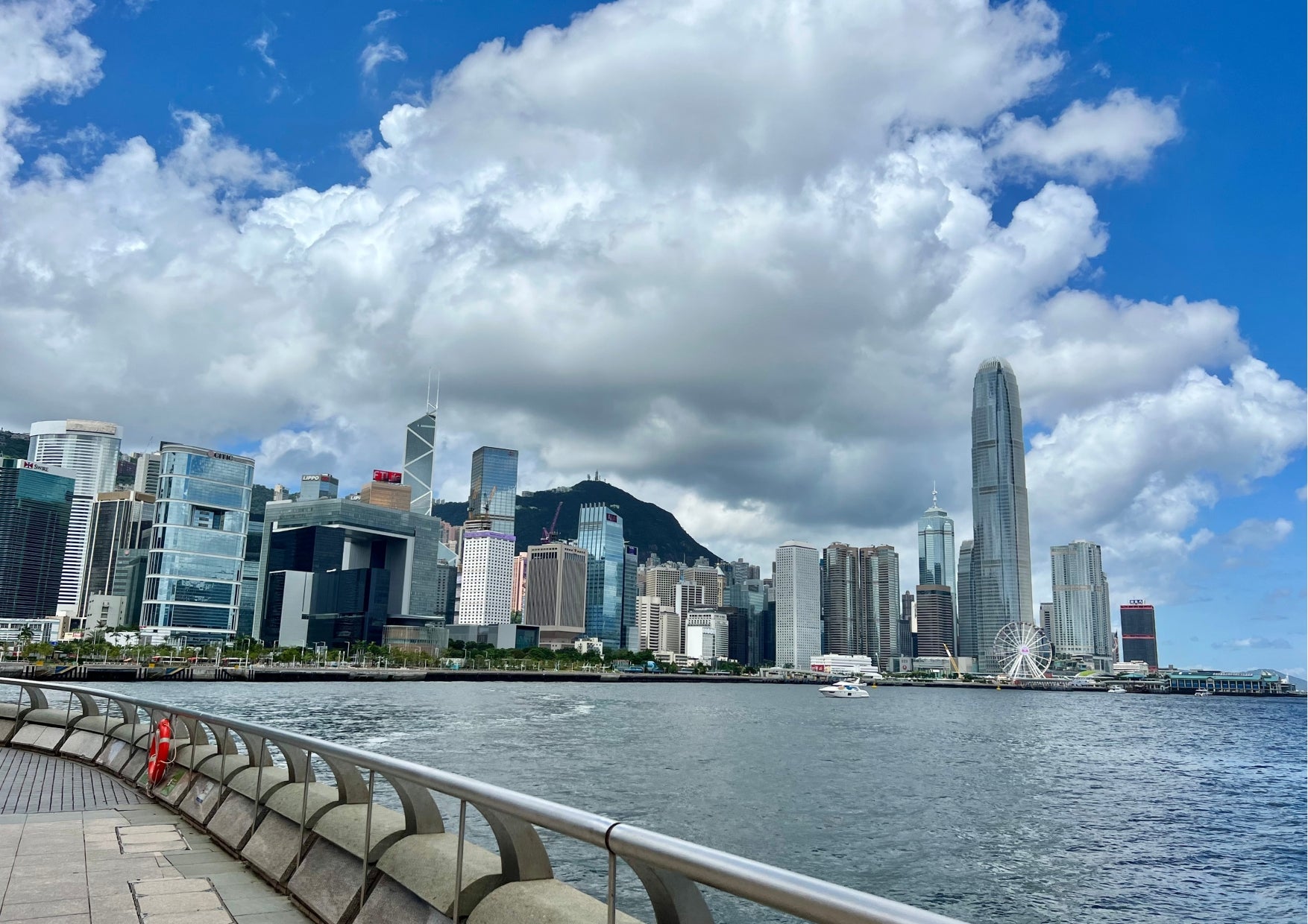 AmSTRONG Blog| 4 Rewarding Running Routes on Hong Kong Island