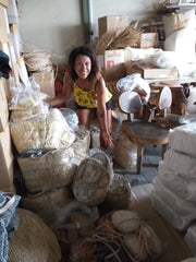 En el cargo en Bali preparando los muxus para la exportación