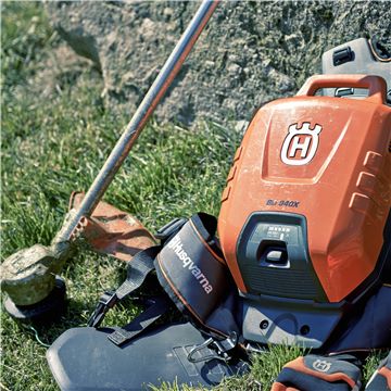 husqvarna long reach hedge trimmer battery