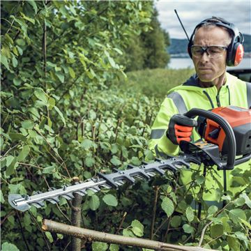 husqvarna hedge trimmer long reach