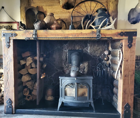 manteau de cheminée rustique avec cerclage en fer manteau de poêle à bois