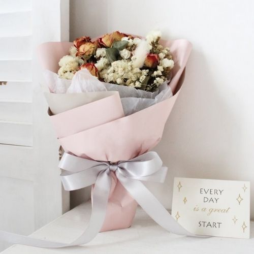 How Should A Flower Bouquet Be Wrapped?