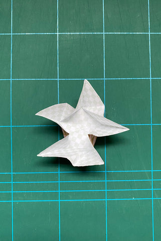 I've been trying to make the classic origami stars all day, but when I  start pinching the corners, it all goes wrong. Tips? : r/origami