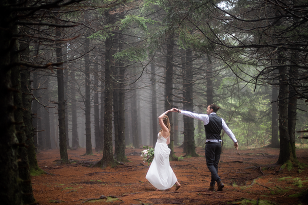 Dancing in the forest, an intimate ecofriendly wedding